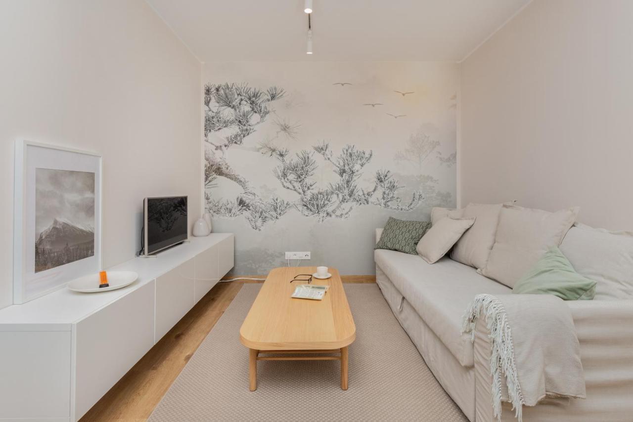 Lejlighed Bright & Stylish With Balcony 1,5 Km To Main By Renters